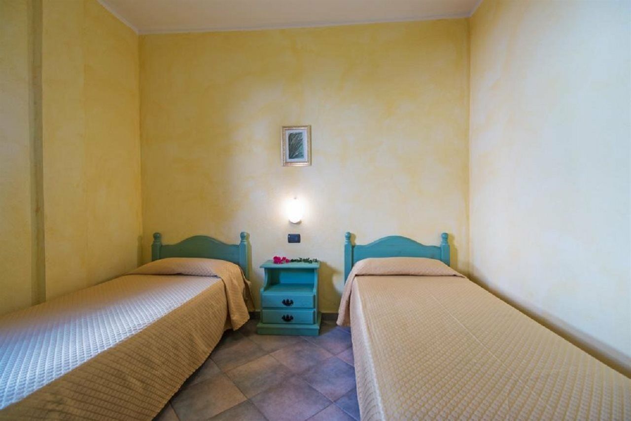 Albergo Residenziale Gli Ontani Cala Liberotto Esterno foto